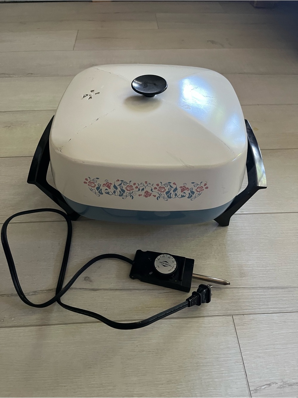Electric Skillet with Floral Accent in White and Blue